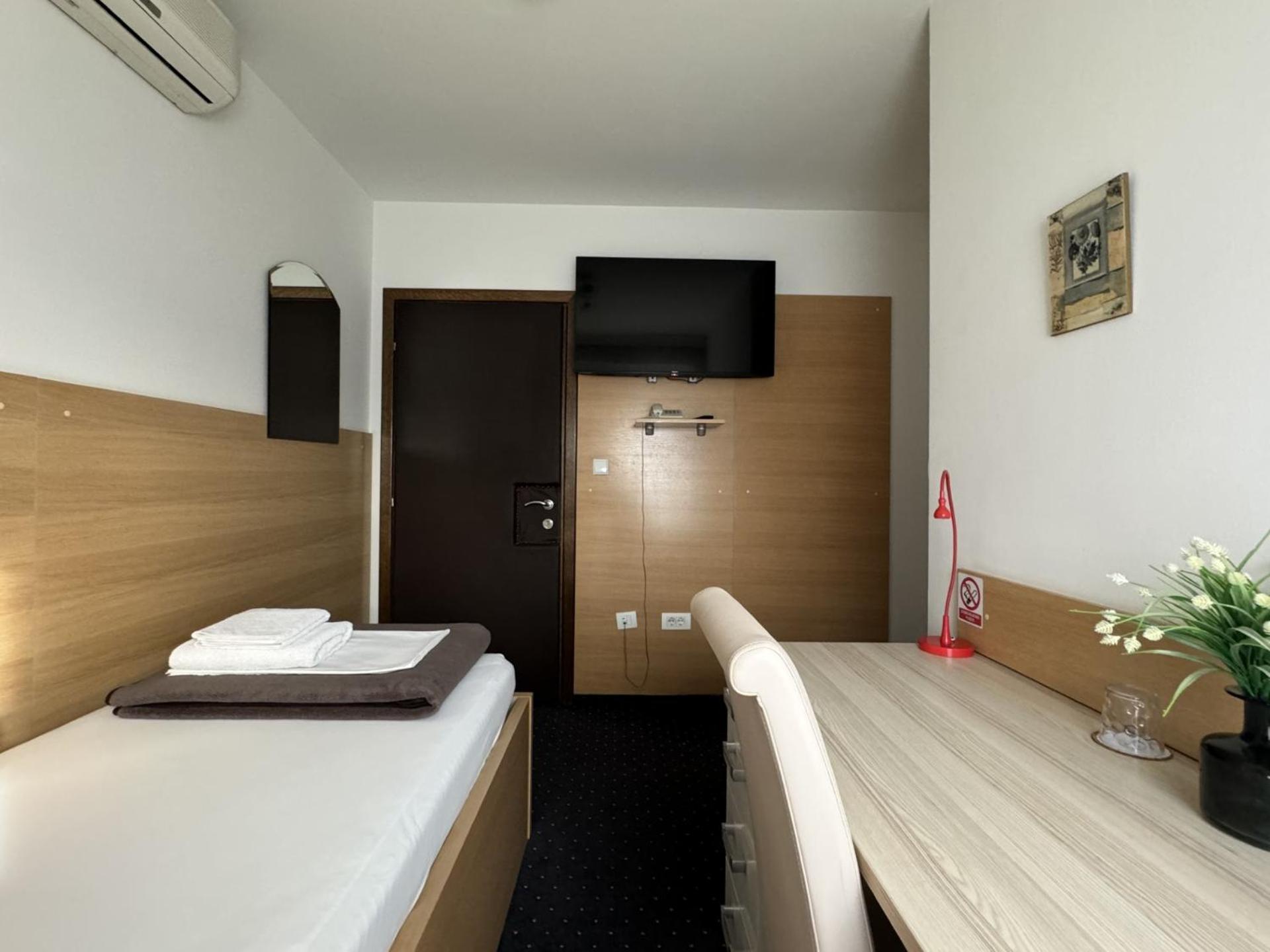 Pansion Komfor Fitea Osijek Exterior foto