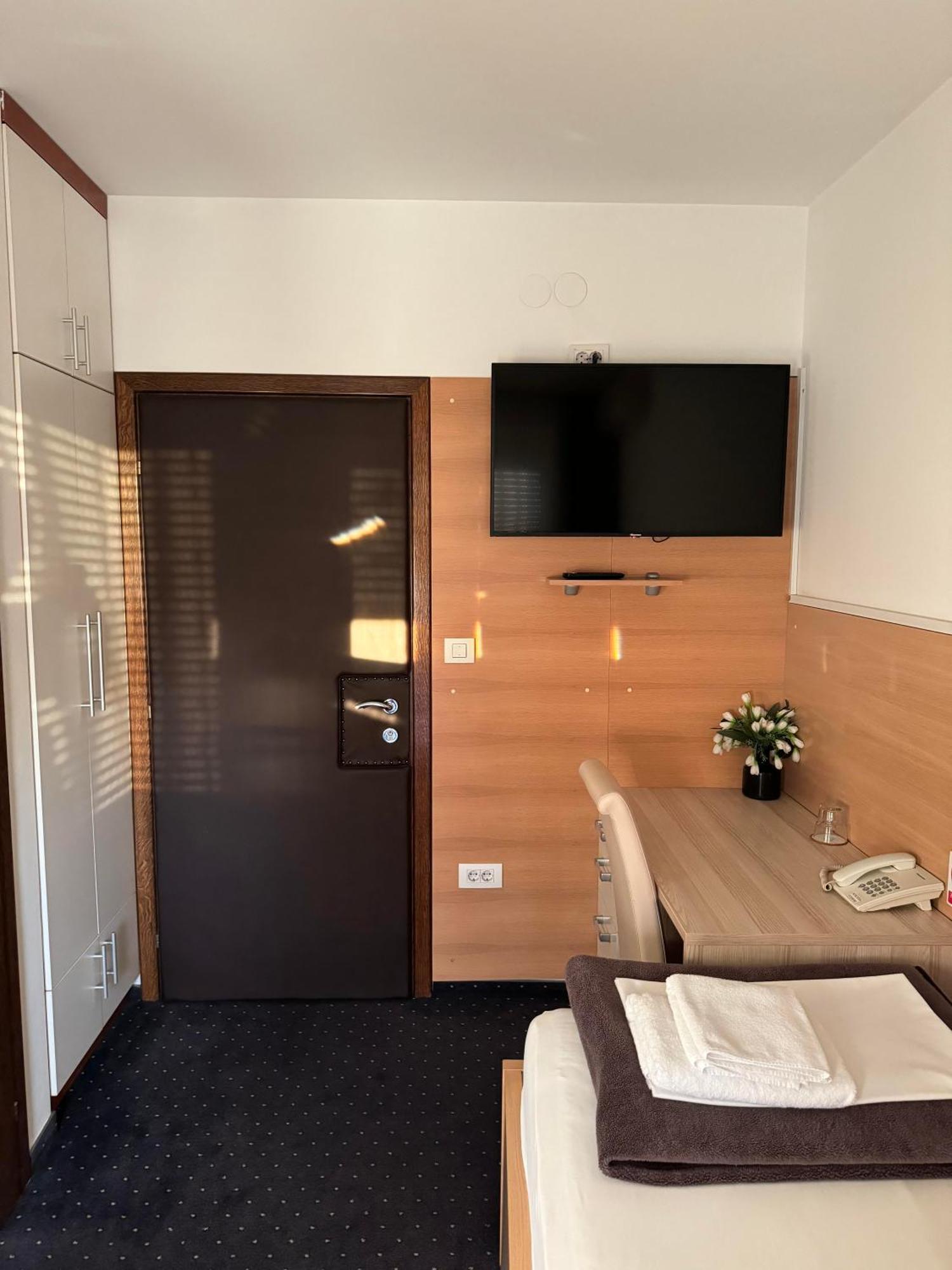 Pansion Komfor Fitea Osijek Zimmer foto